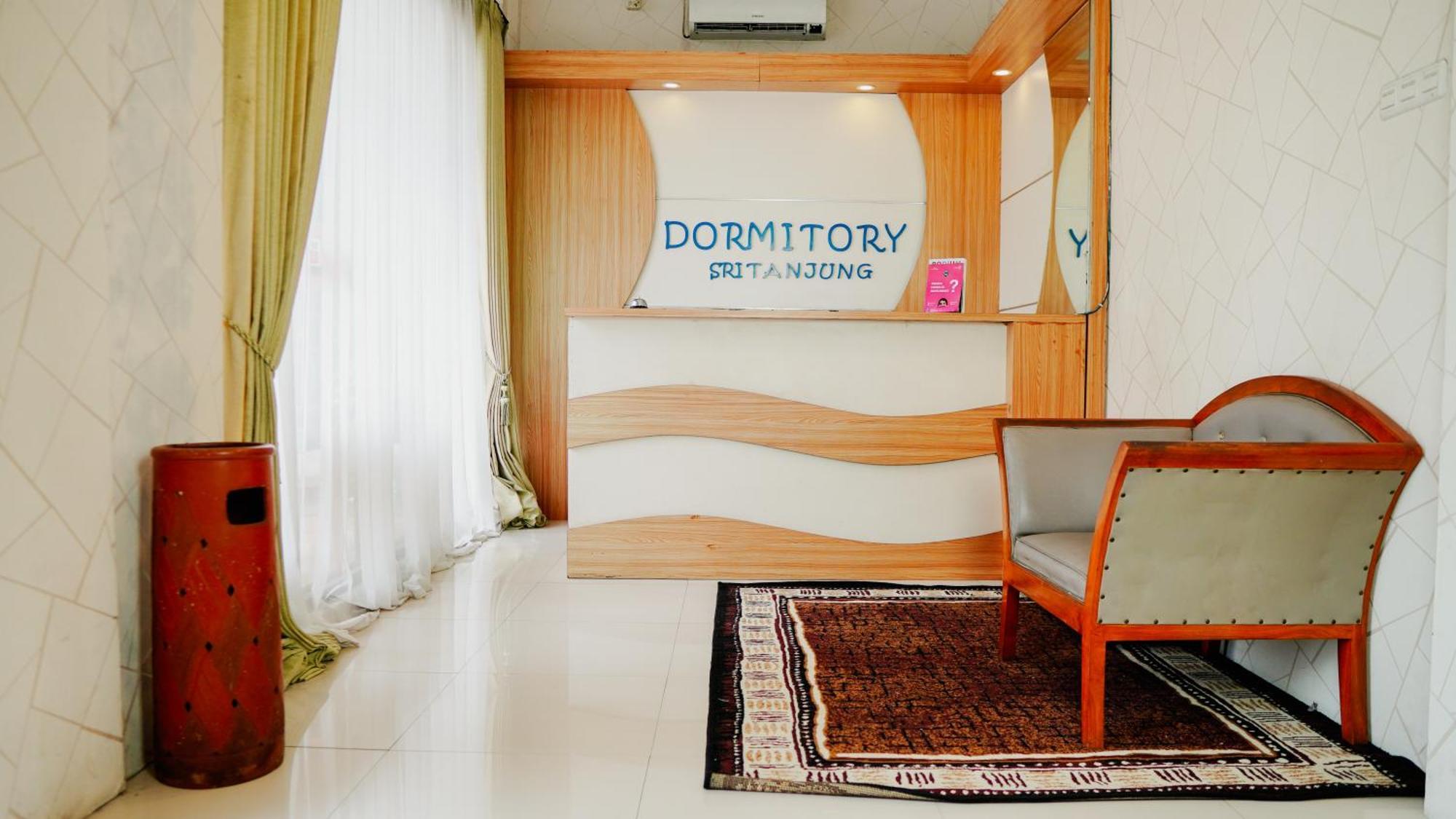 Dormitory Tourism Sritanjung Banyuwangi By Gajahsora Management Dış mekan fotoğraf