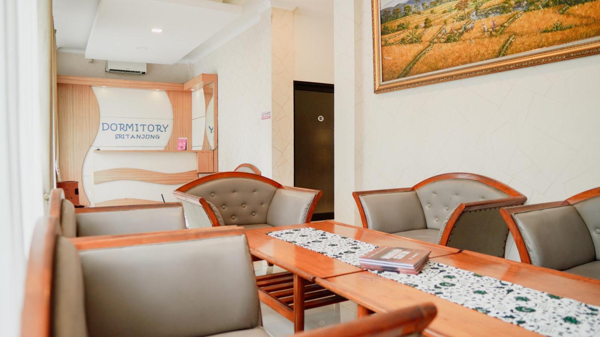Dormitory Tourism Sritanjung Banyuwangi By Gajahsora Management Dış mekan fotoğraf