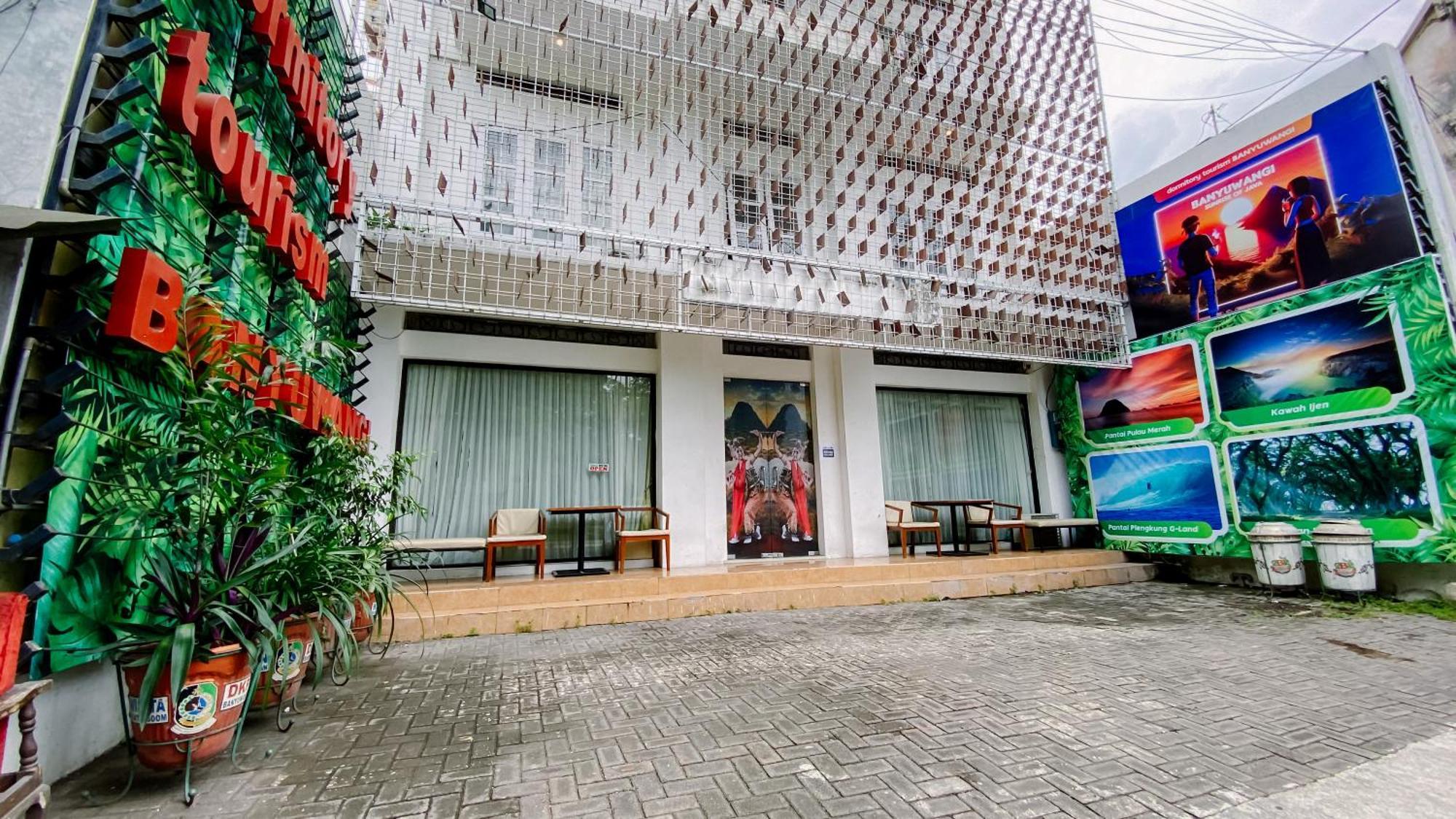 Dormitory Tourism Sritanjung Banyuwangi By Gajahsora Management Dış mekan fotoğraf